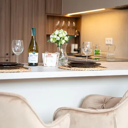 Wolczanska - Workspace & Balcony - By Rentujemy Lägenhet