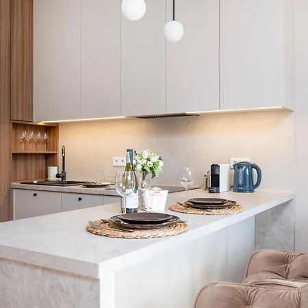 Apartment Wolczanska - Workspace & Balcony - By Rentujemy