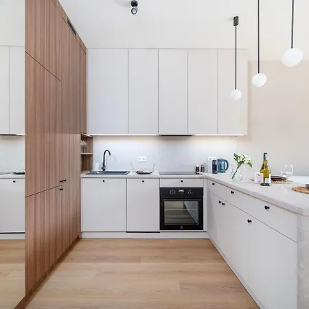 Wolczanska - Workspace & Balcony - By Rentujemy Apartment Lodz