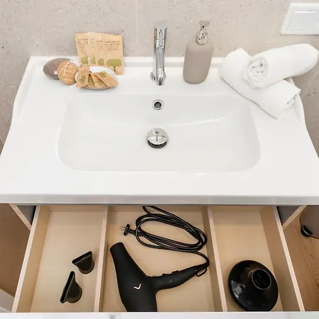 Lägenhet Wolczanska - Workspace & Balcony - By Rentujemy *