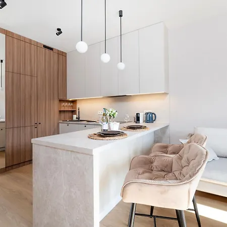 Apartment Wolczanska - Workspace & Balcony - By Rentujemy Lodz