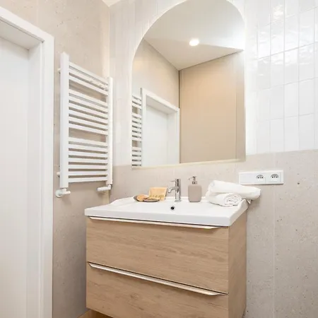 Wolczanska - Workspace & Balcony - By Rentujemy Apartment