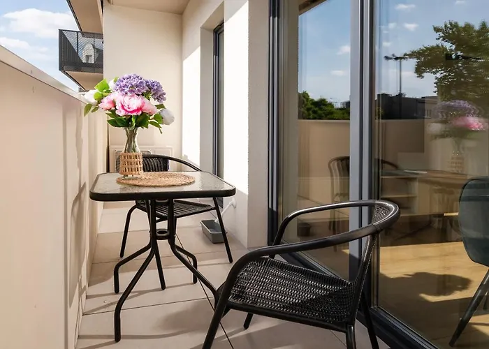 Lejlighed Wolczanska - Workspace & Balcony - By Rentujemy Łódź