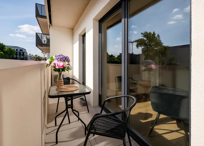 Lejlighed Wolczanska - Workspace & Balcony - By Rentujemy